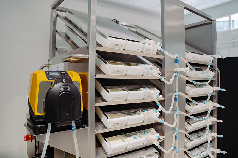 Close-up image of RoSS.DRAI, a draining system for single-use bags in biopharma.