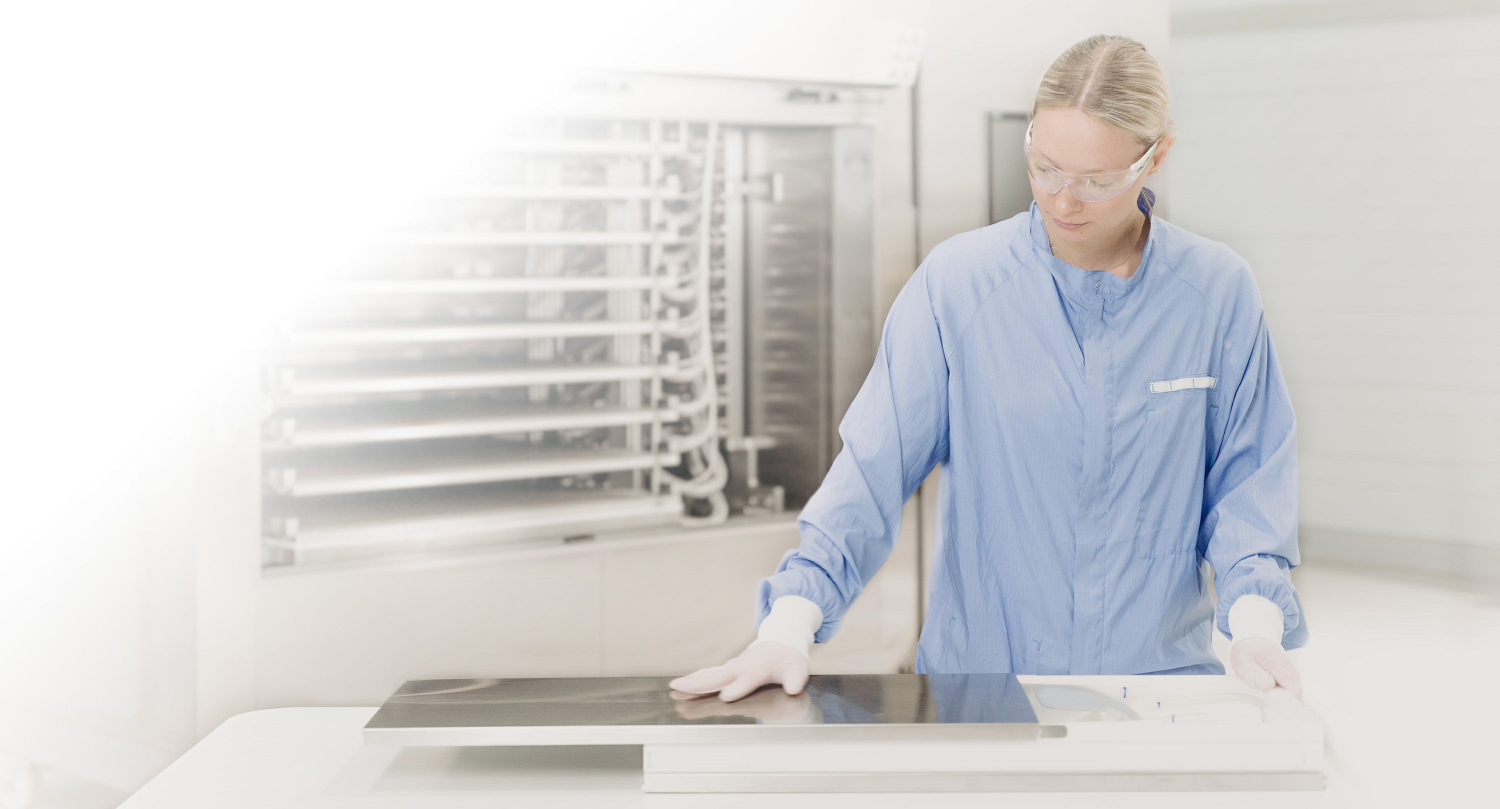 Hero image of freezing Ross shells in a controlled rate freezer for drug substances. 