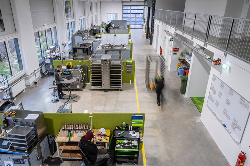 Single Use Support's production hall in Kufstein with workers.