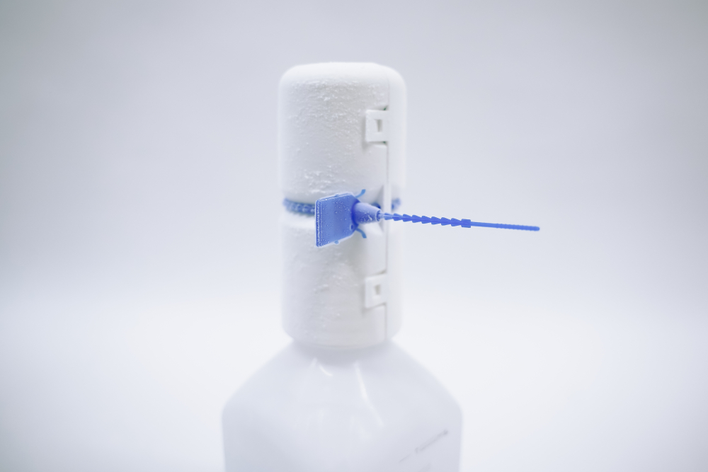 Frozen RoSS bottle protecting single-use bottles